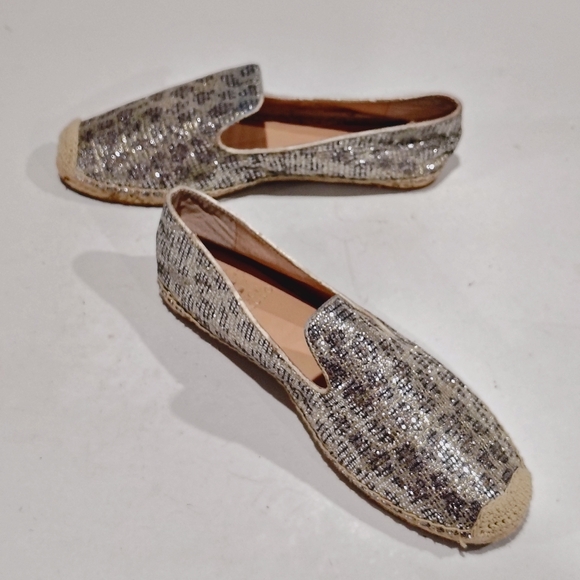Vince Camuto Women\'s Animal Print Metallic Round ToeLeather Espadrilles Size 8.5